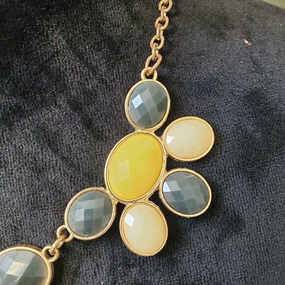 Women's Vintage Charming Charlie Ivory/Gray Tone Statement Necklace - Picture 3 of 9